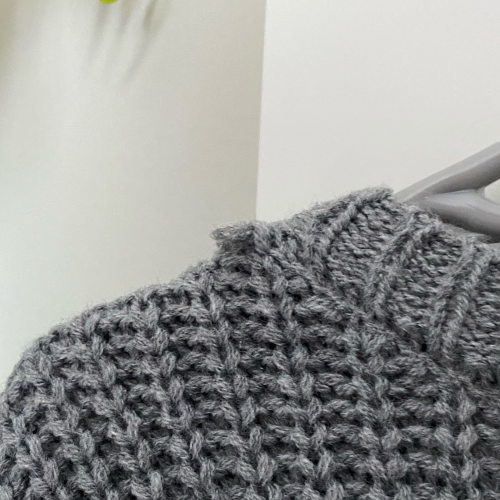 Kohl’s Grey Sweater - Picture 4 of 5